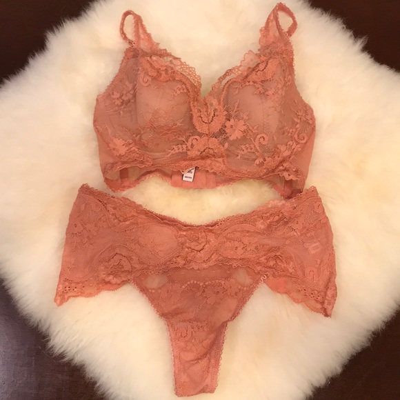 Victoria's Secret Other - NWT Victorias Secret Angels peach semi bra set!